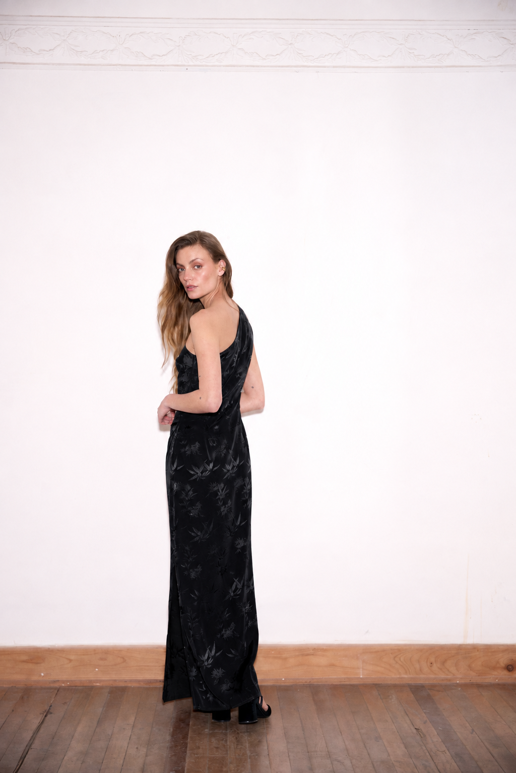 VESTIDO AURORA NEGRO JAQUARD