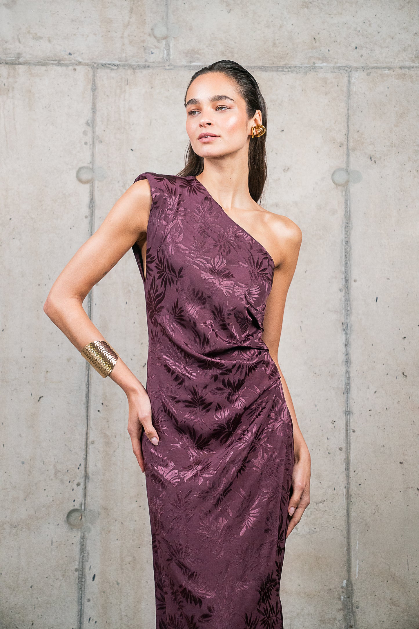 VESTIDO AURORA BERENJENA disponible en Falabella.com