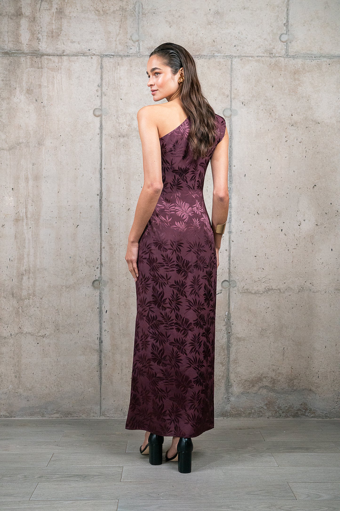 VESTIDO AURORA BERENJENA disponible en Falabella.com