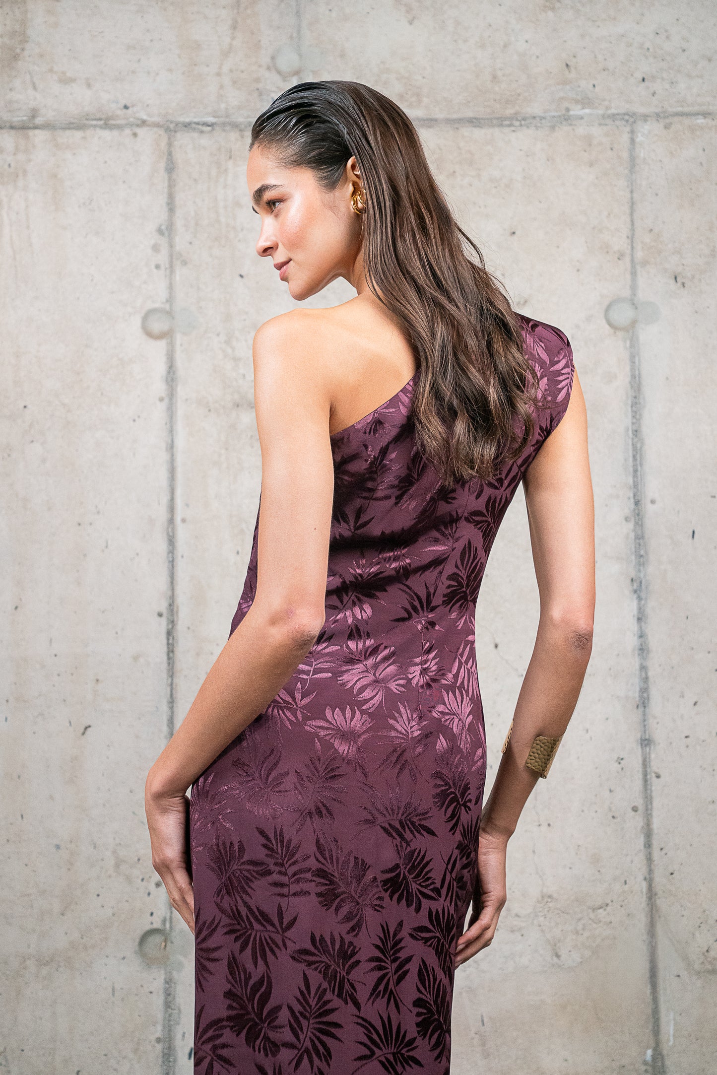 VESTIDO AURORA BERENJENA disponible en Falabella.com