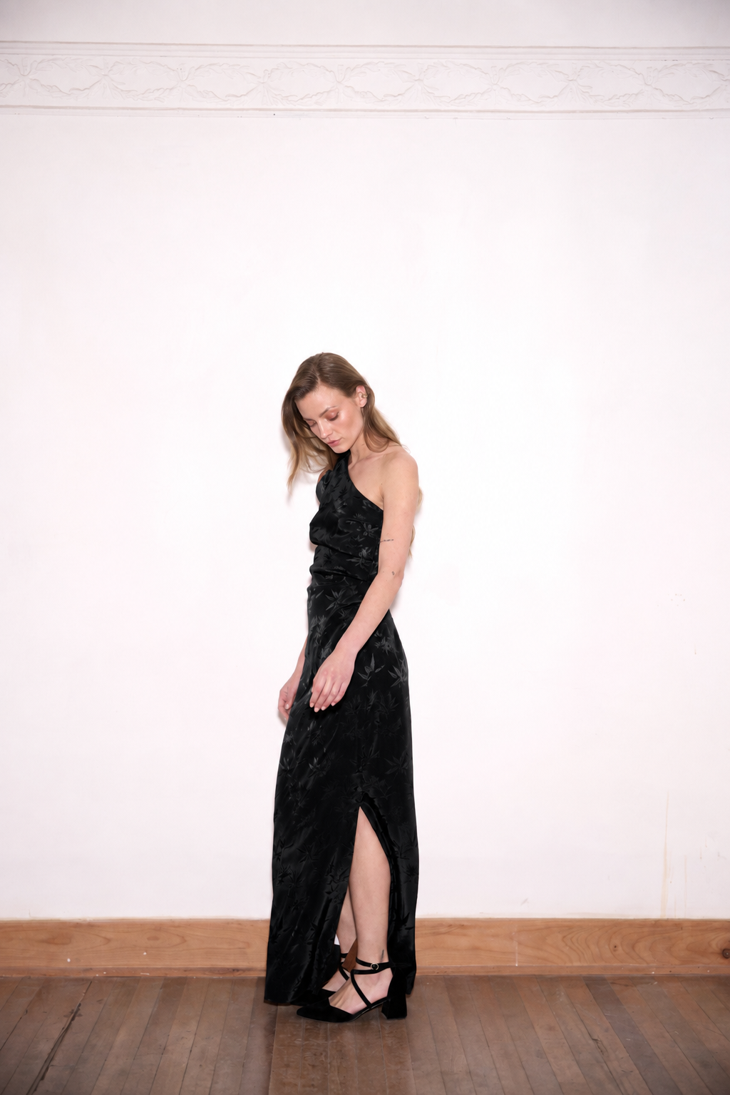 VESTIDO AURORA NEGRO JAQUARD