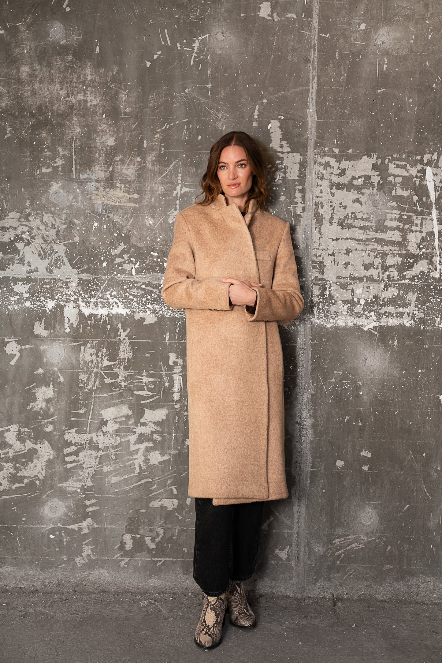 ABRIGO LEONOR BEIGE 100% LANA