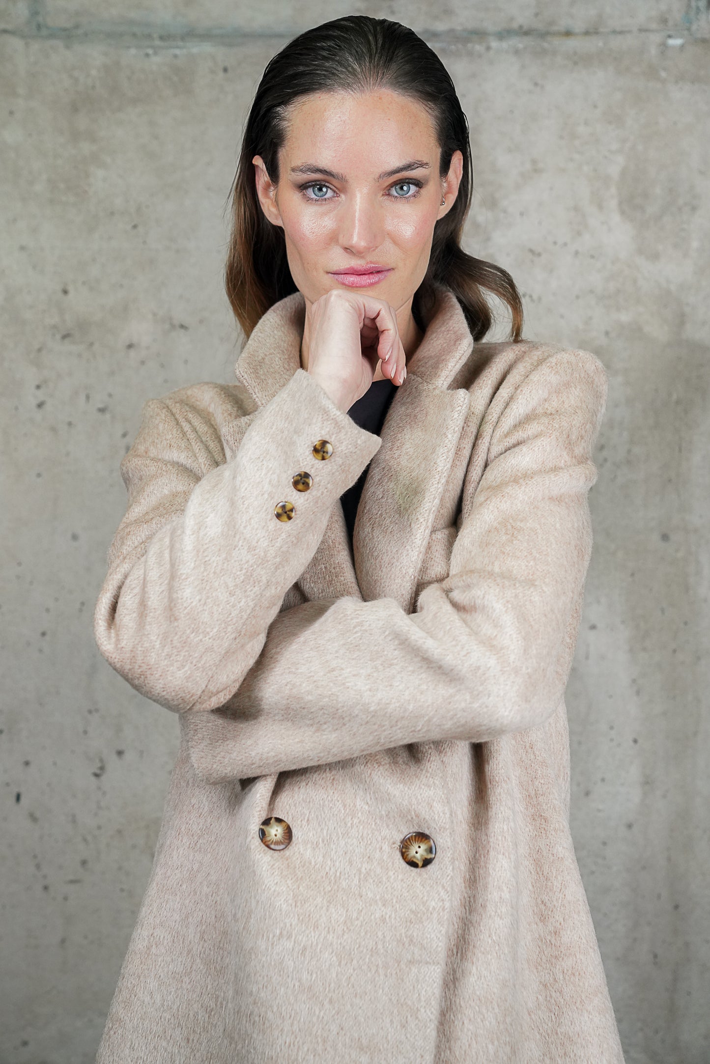 ABRIGO LEONOR BEIGE 100% LANA