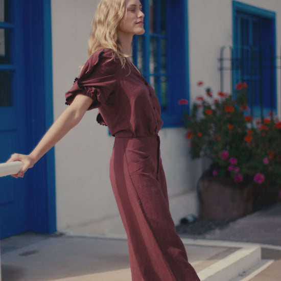 Blusa Leticia Lino Berenjena con Pantalón Lourdes