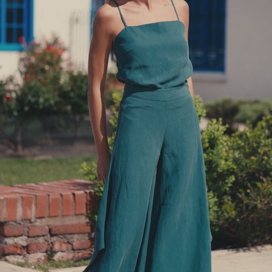Pantalón Josefina Lino Petróleo con Blusa Lucrecia