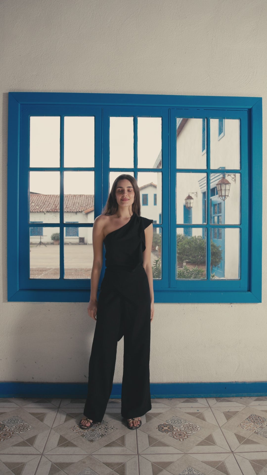 Pantalón Sara Lino Negro con Blusa Clementina